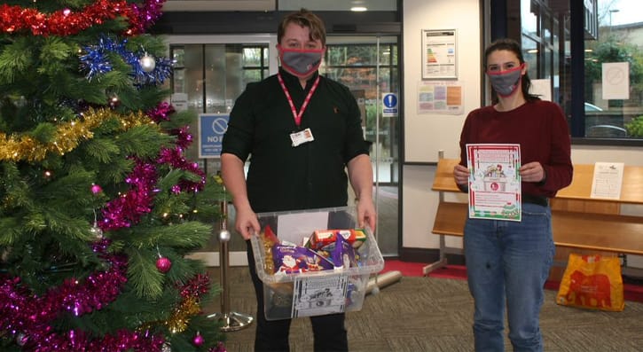 The Students’ Union Foodbank Collection was well underway at SERC’s Bangor Campus with Liliana Ferreira, Access Student and SU Welfare Officer, and Ross Currie, Student Engagement Advisor, greeting students and staff who stopped by to drop off donations. 